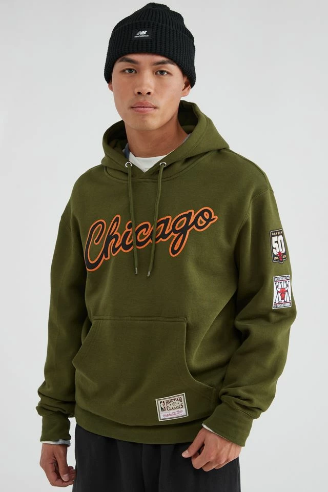 Top 10 β Men's Mitchell & Ness Chicago Bulls NBA Script Hoodie Sweatshirt Olive π